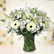 משלוח פרחים צרפת זר לבן במגוון זנים