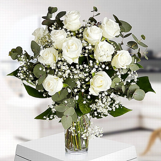 משלוח זר פרחים תריסר ורדים לבנים