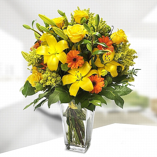 משלוח זר פרחים ליליות ורדים צהובים